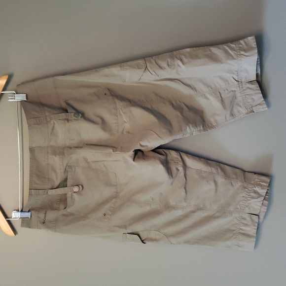 ⭐️3/$35 Columbia Titanium Capris - Picture 3 of 9